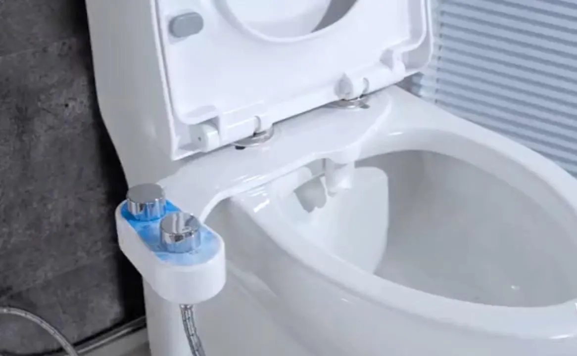 Manually Adjustable Bidet And Mechanical Bidet